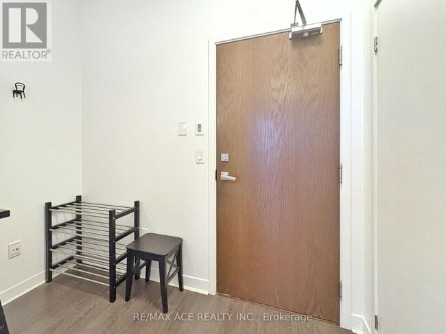 Building Photo - 360 Square One Dr