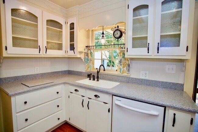 Building Photo - 4006 Brushy Creek Rd
