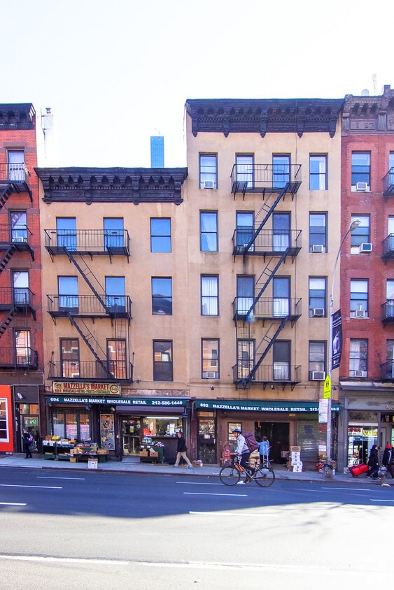 Primary Photo - 692 Ninth Ave