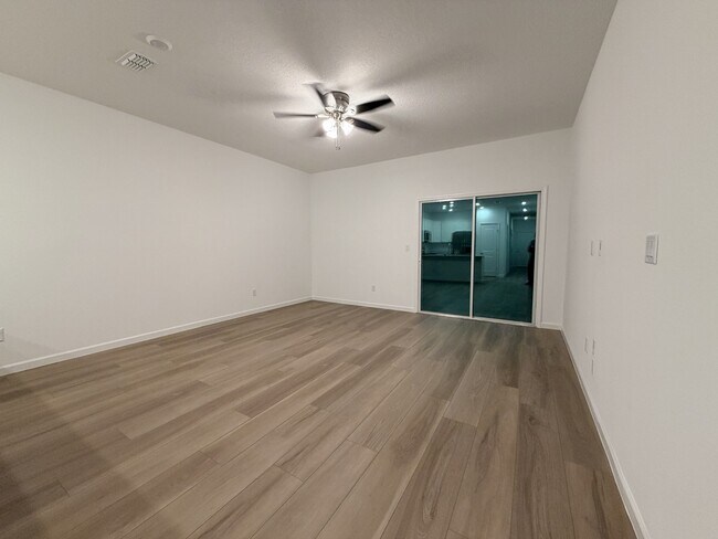 Foto del edificio - 523 Holly Lks Dr