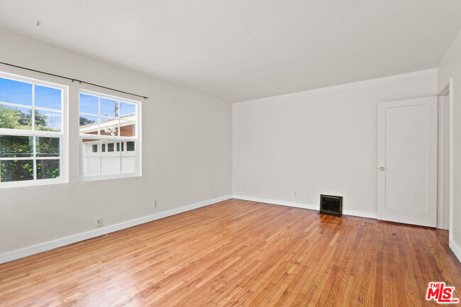Building Photo - 1340 W 36th St