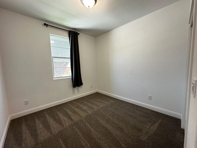 Building Photo - 2458 Fidalgo Way