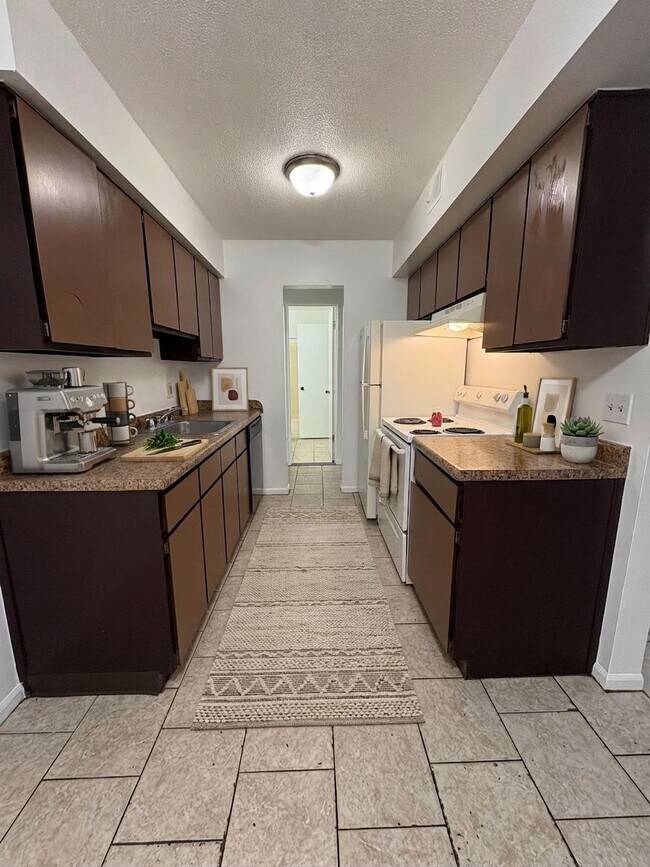 Building Photo - 1306 W Michigan Ave