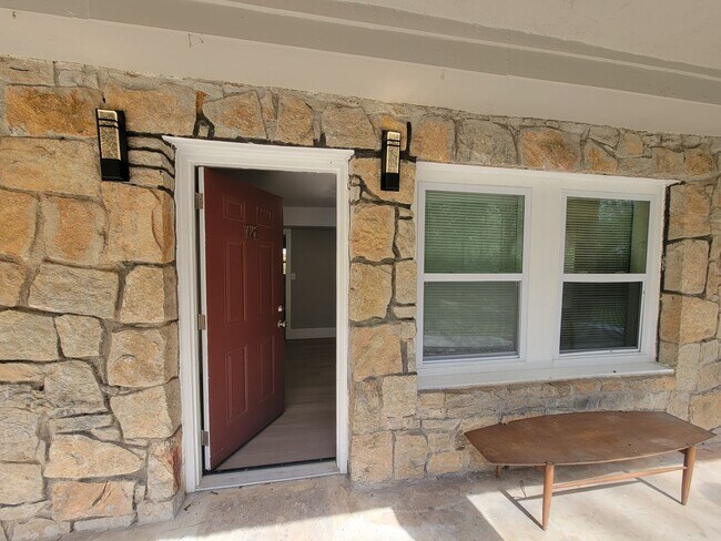 Foto del edificio - Updated Soaking Tub. Stainless Steel Appliances. W/D Inc