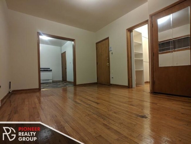 Building Photo - 0 bedroom in CHICAGO IL 60657