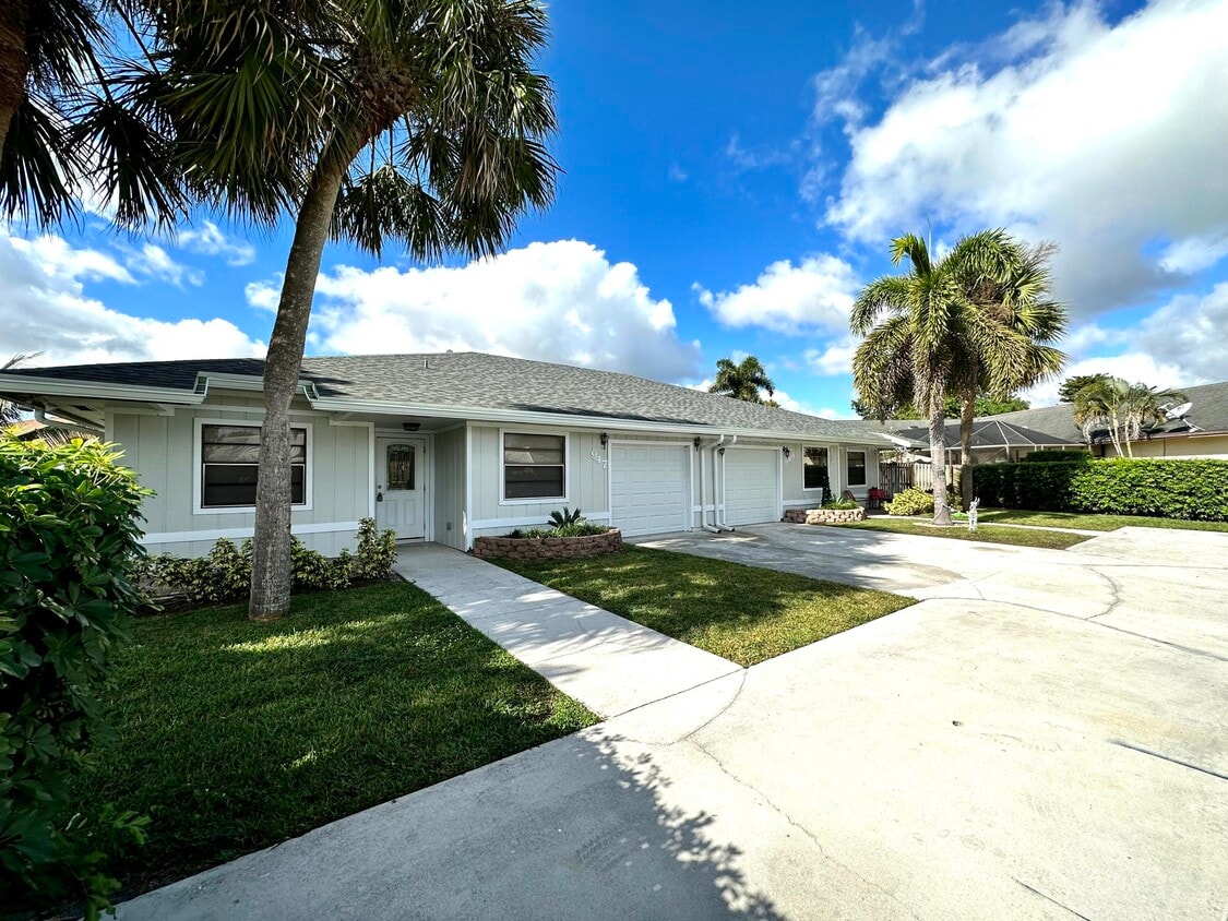 Foto principal - 947 Country Wood Ct