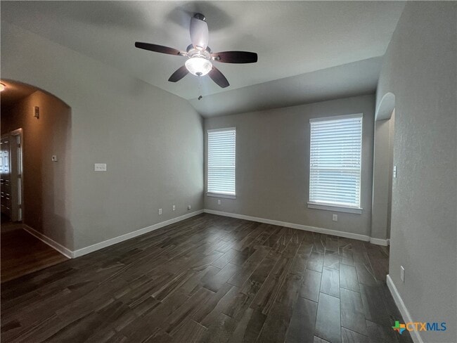 Building Photo - 1119 Creekside Orchard