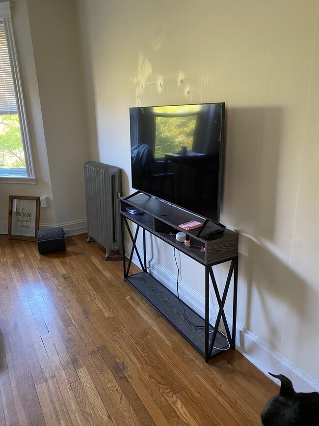 Building Photo - 364 Riverway