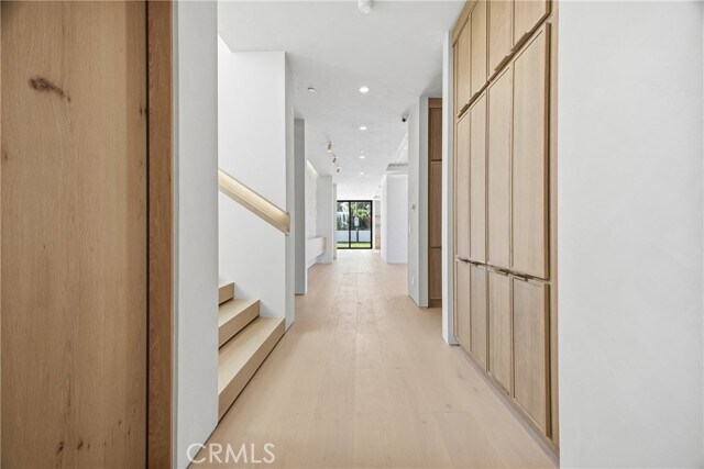 Foto del edificio - 4827 Stansbury Ave