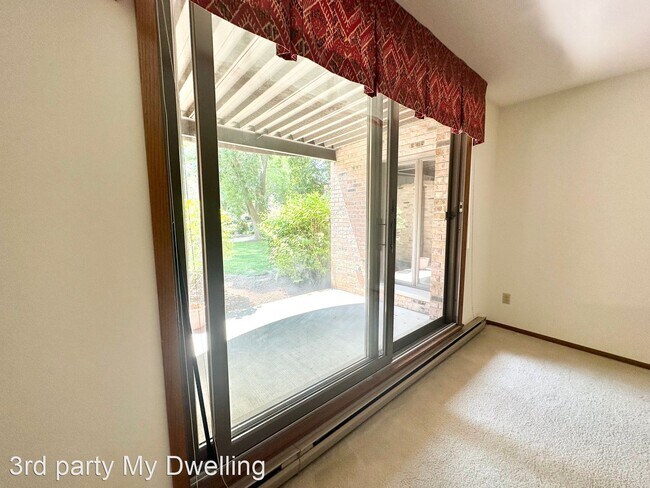 Building Photo - 2 br, 2 bath House - 3942 N Oakland 143