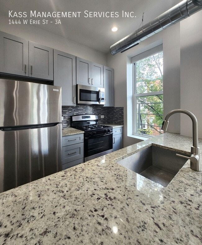 Photo - 1444 W Erie St Apartment