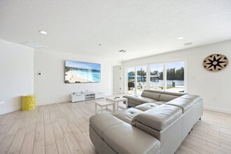 Building Photo - 220 June Dr