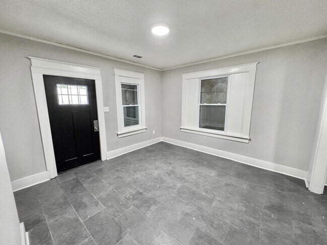 Foto del edificio - 771 N Holmes St