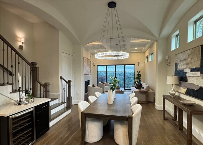 Building Photo - 1902 W 25th St