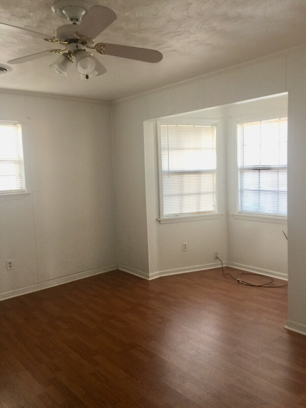 Foto del edificio - 498 W Little Creek Rd