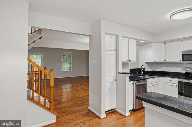 Foto del edificio - 7951 Brightmeadow Ct
