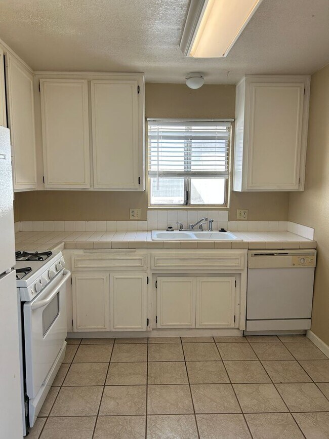 Foto del edificio - 2Bedroom/1 Bath Condo with private Yard an...