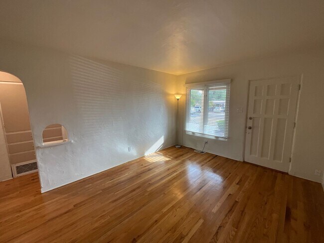 Building Photo - 2 Bedroom Single Story Home Available Near...