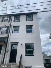 Building Photo - 204 Ford St