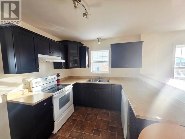 Building Photo - 980 Tamarack Dr