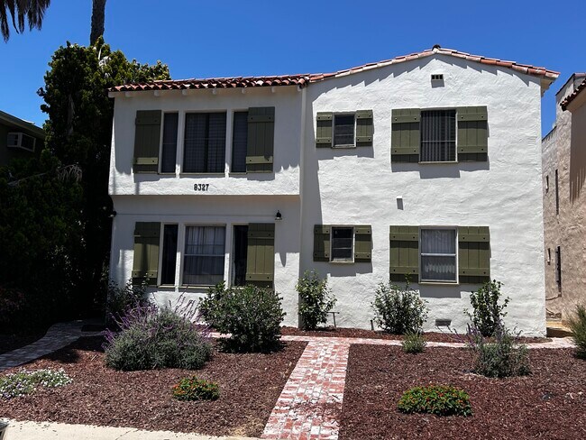 Foto del edificio - 8327 Blackburn Ave