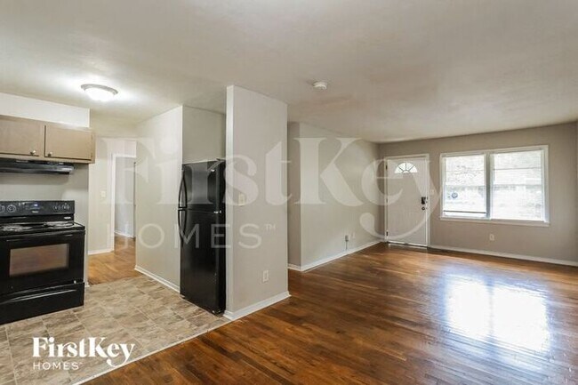 Foto del edificio - 876 Bolton Pl NW