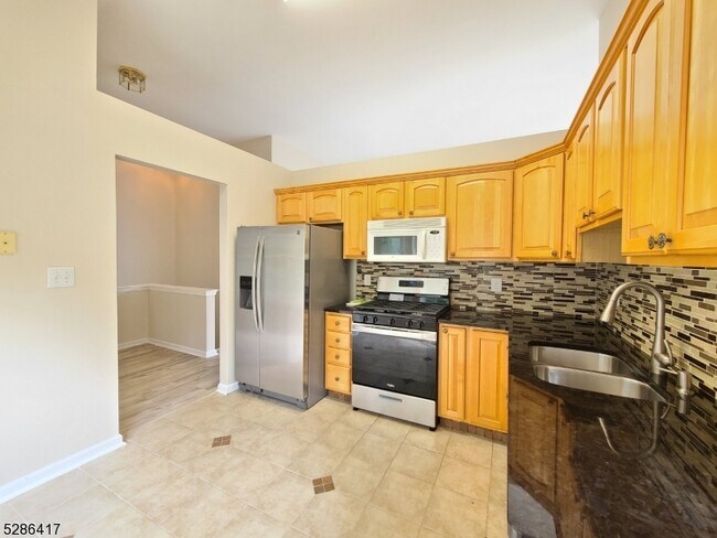 Foto del edificio - 85 Williamson Ct