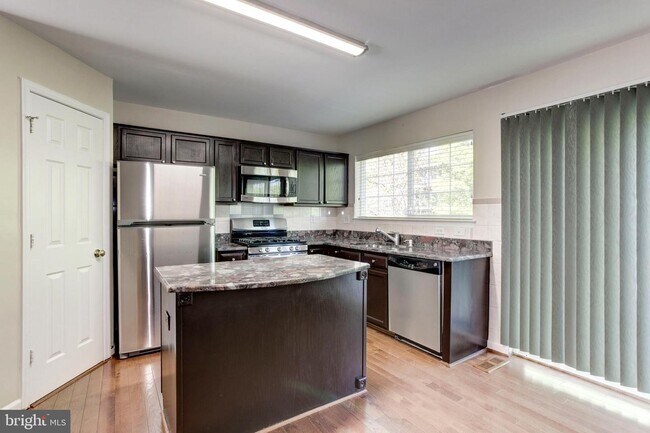 Building Photo - 8547 Towne Manor Ct