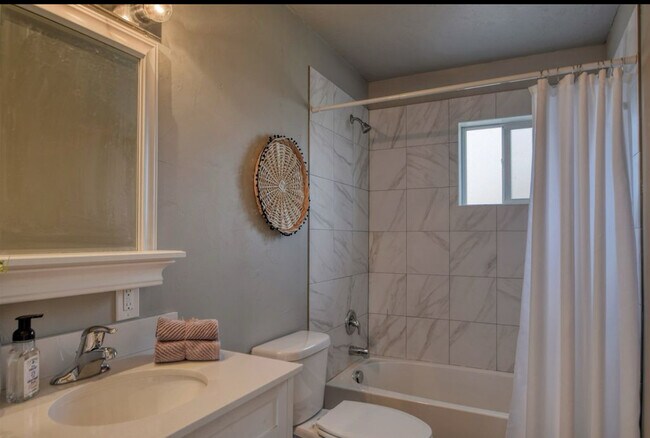 Foto del edificio - 10213 N Whittier St
