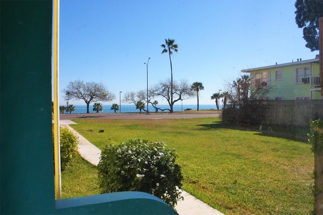 Building Photo - 1513 Ocean Dr