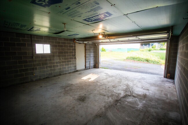 Foto del edificio - 1260 Montrose Ave