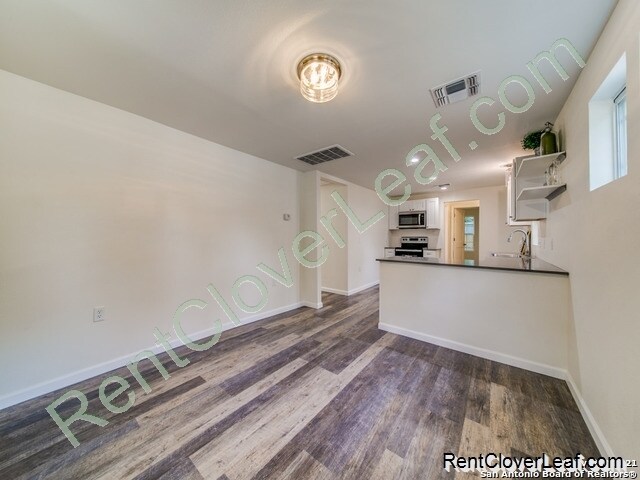 Building Photo - 411 W Humphreys St