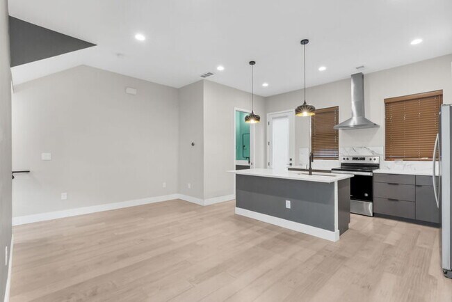 Photo - 635 Inca St Apartment