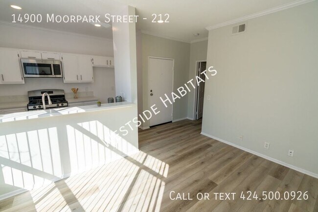 Building Photo - 14900 Moorpark St