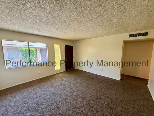 Building Photo - 5060 Easton Dr