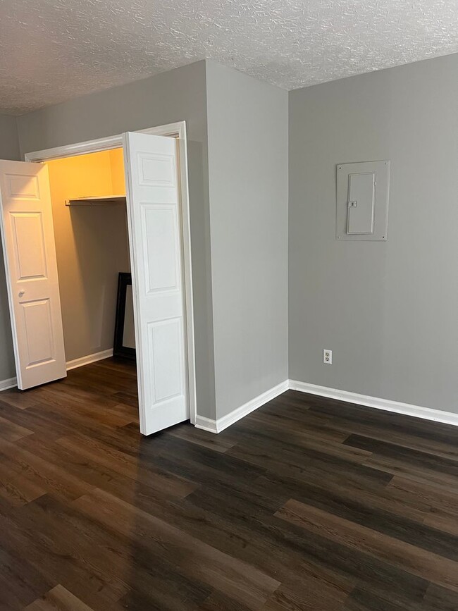 Foto del edificio - 101 John Paul Rd