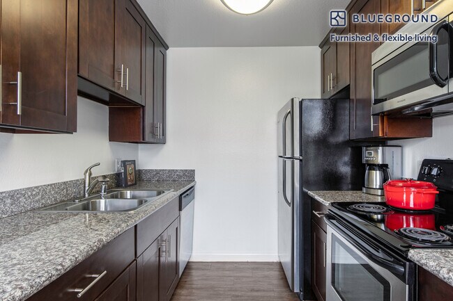 Building Photo - 930 Palm Ave