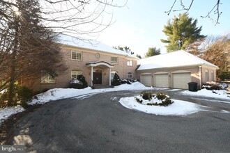 Building Photo - 8900 Holly Leaf Ln