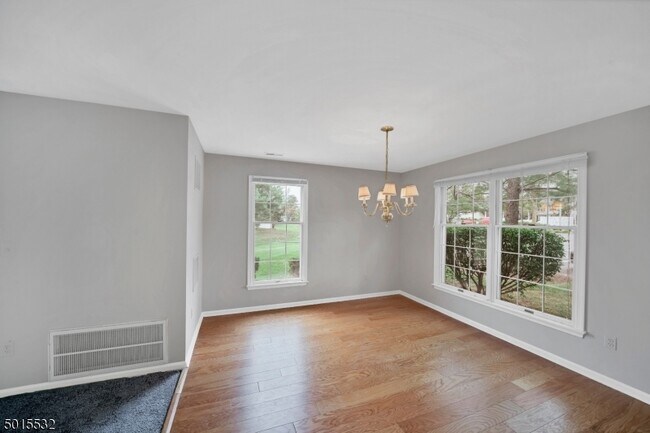 Building Photo - 233 Nuthatch Ct