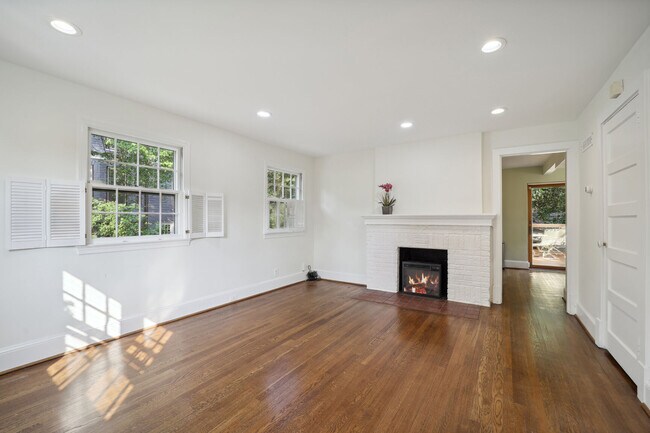 Foto del edificio - 1811 47th Pl NW