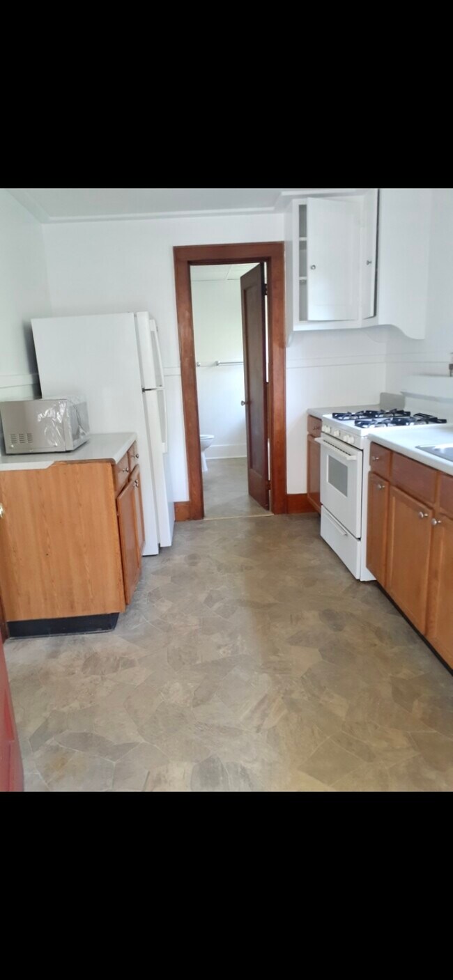 kitchen w/ easy care flooring - 122 Saratoga Ave