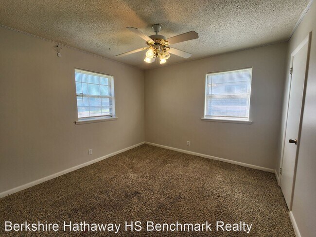 Building Photo - 3 br, 2 bath House - 7 Seneca Drive