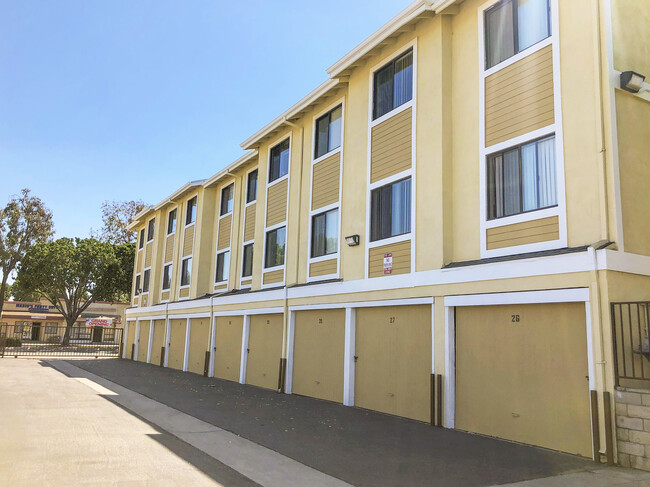 Building Photo - Ladera Vista Apartments