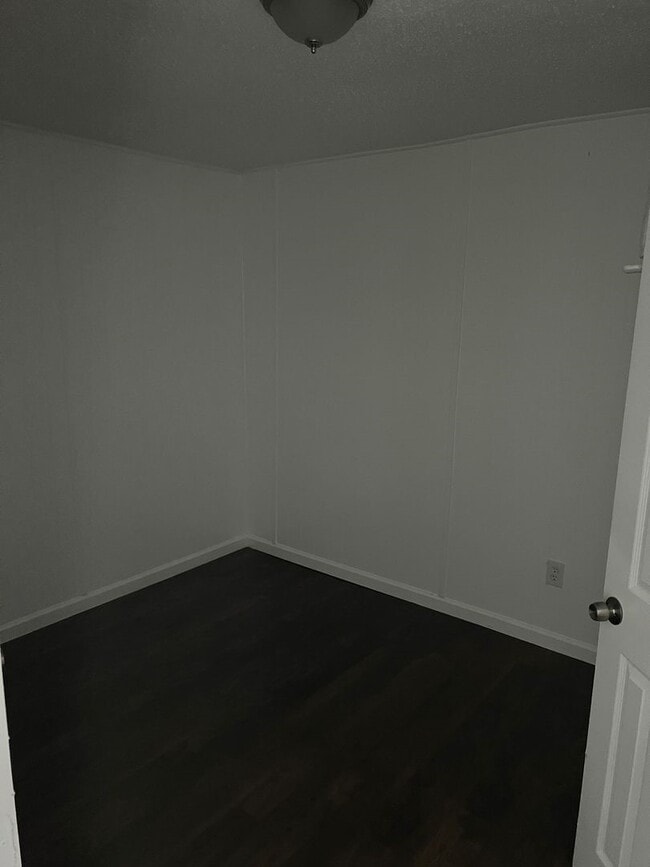 Foto del edificio - 527 W 8th St