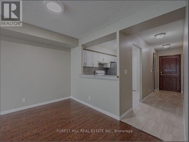 Photo du bâtiment - 18 Lee Centre Dr