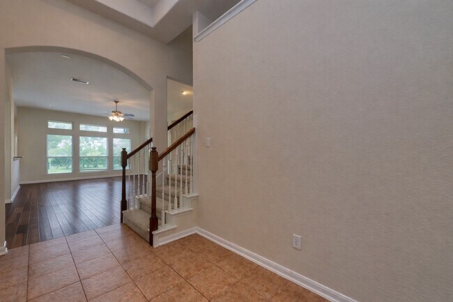 Building Photo - 6906 Patterson Dr