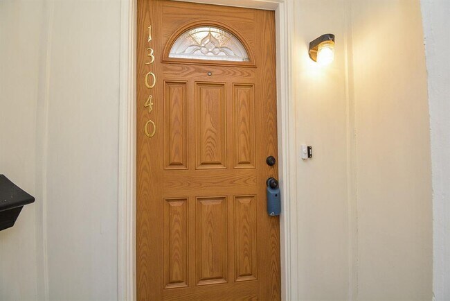 Building Photo - 13040 Trail Hollow Dr