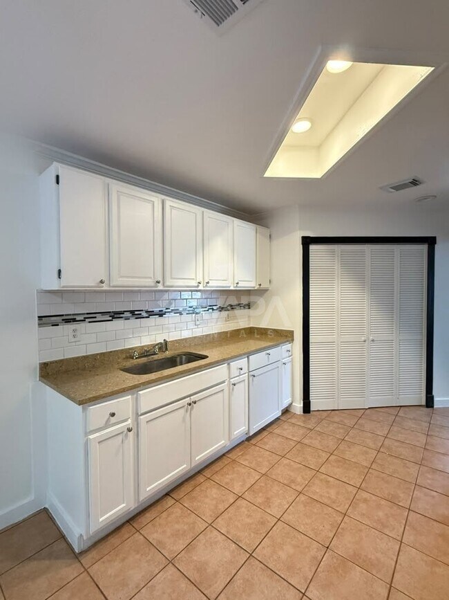 Building Photo - 9666 Green Plain Dr