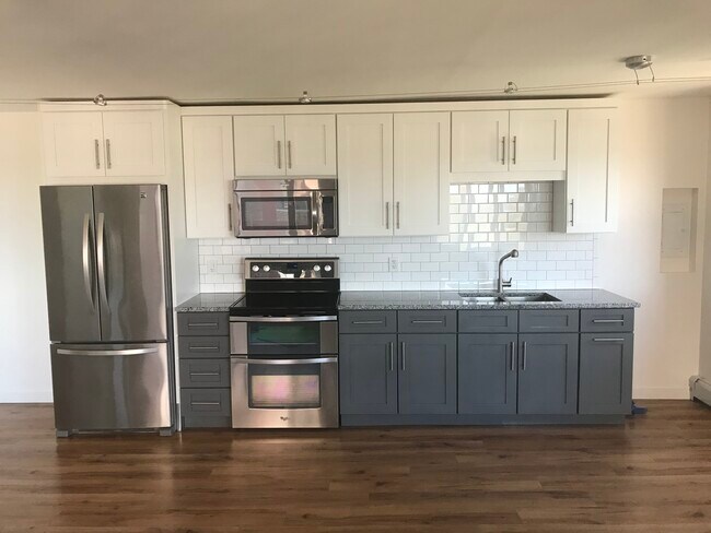 Kitchen - 708 W Bittersweet Pl
