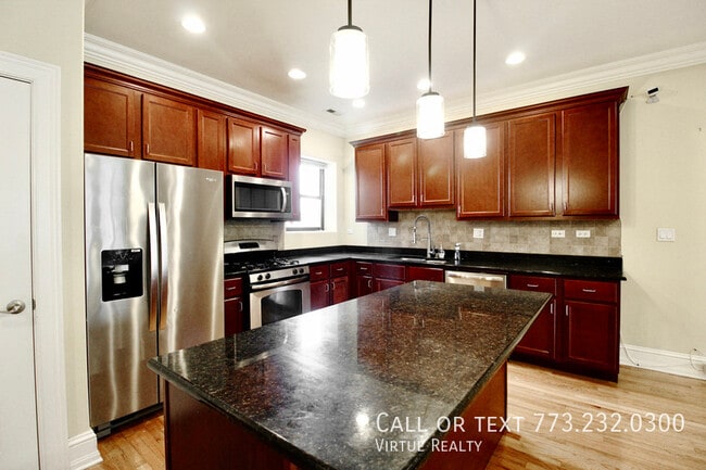 Foto del edificio - 5528 S Indiana Ave